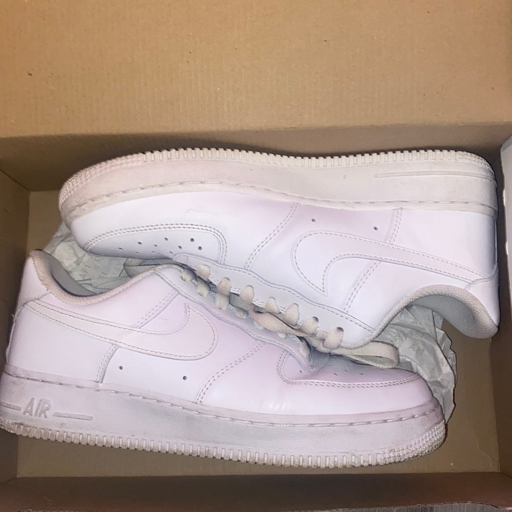 white Air Forces size 8.5 ( gently used.)